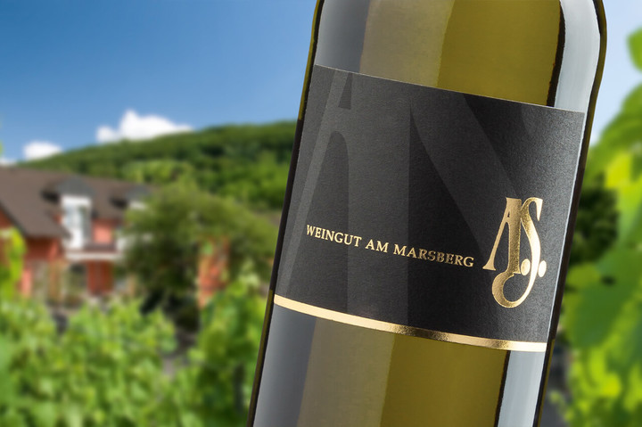 Weingut-Schmachtenberger-Weingut-Flasche-Gold